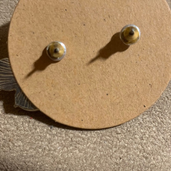 ⭐️2/$10⭐️ Pink Opal Flower Shape Earrings -BRAND NEW - Picture 4 of 4